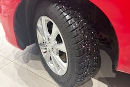 punainen Toyota Yaris 2018 kuva 13.