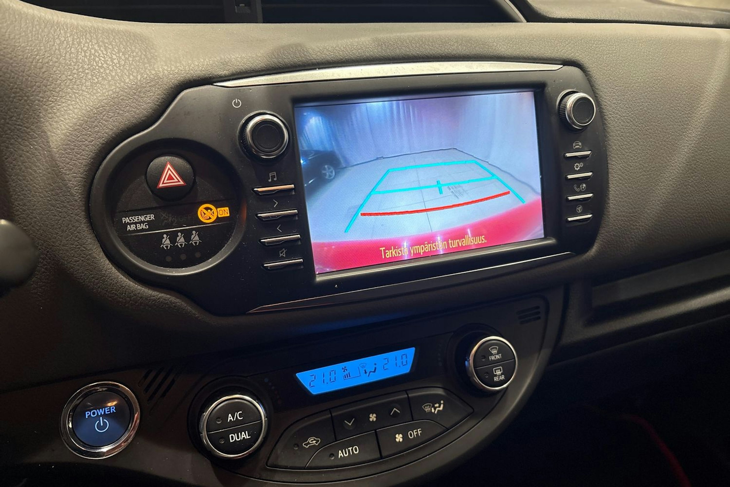 punainen Toyota Yaris 2018 kuva 14.