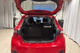 punainen Toyota Yaris 2018 kuva 16.