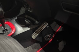 punainen Toyota Yaris 2018 kuva 18.