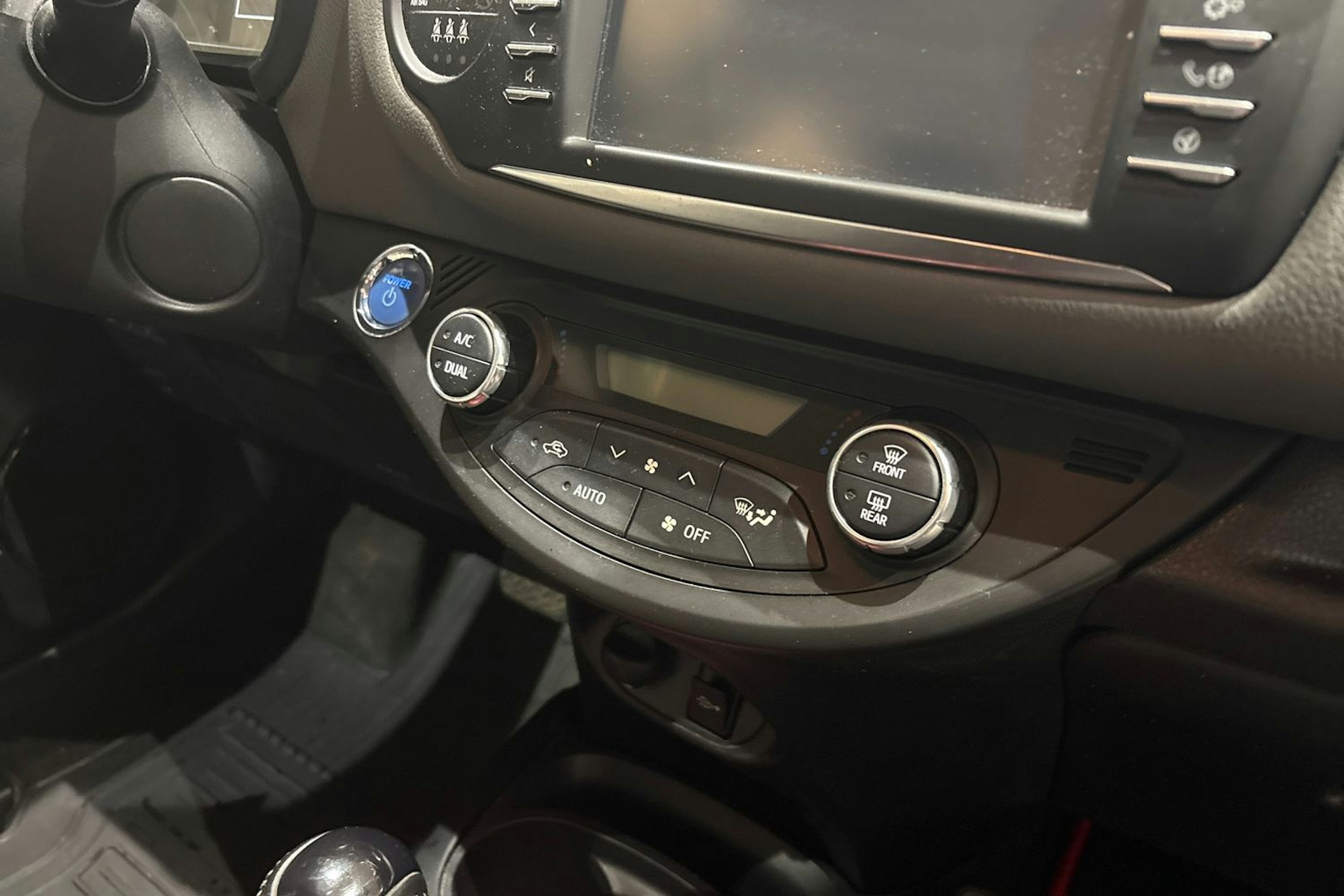 punainen Toyota Yaris 2018 kuva 19.