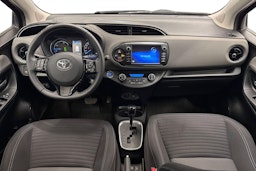 Punainen Toyota Yaris 2018 kuva 9.