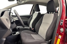 Punainen Toyota Yaris 2018 kuva 11.