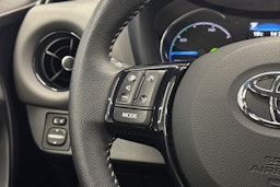 Punainen Toyota Yaris 2018 kuva 15.