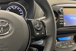 Punainen Toyota Yaris 2018 kuva 16.