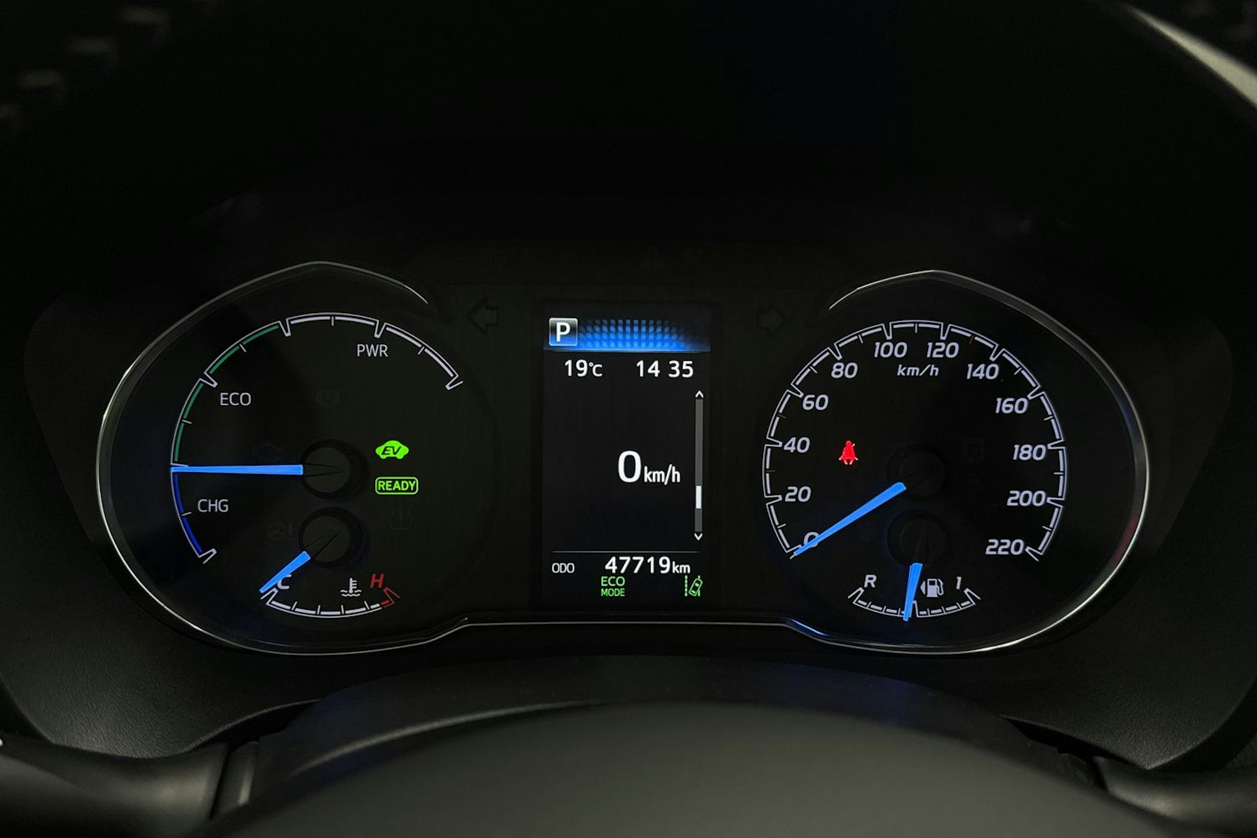 Punainen Toyota Yaris 2018 kuva 18.