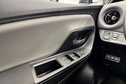 Punainen Toyota Yaris 2018 kuva 19.