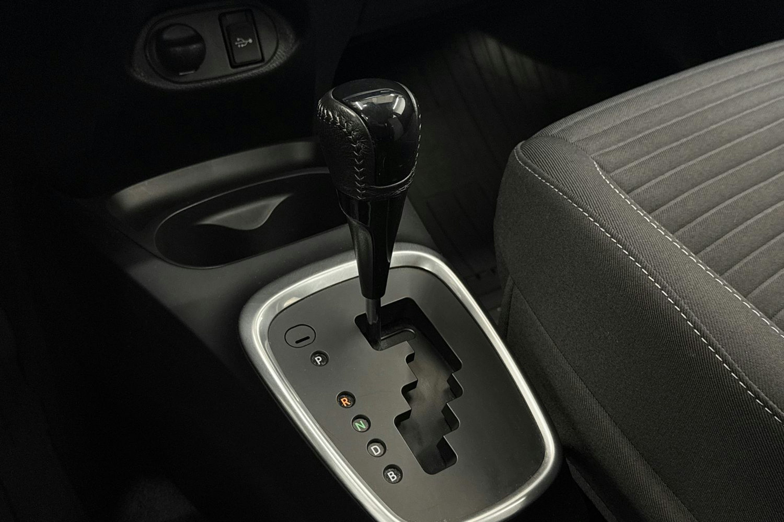 Punainen Toyota Yaris 2018 kuva 21.