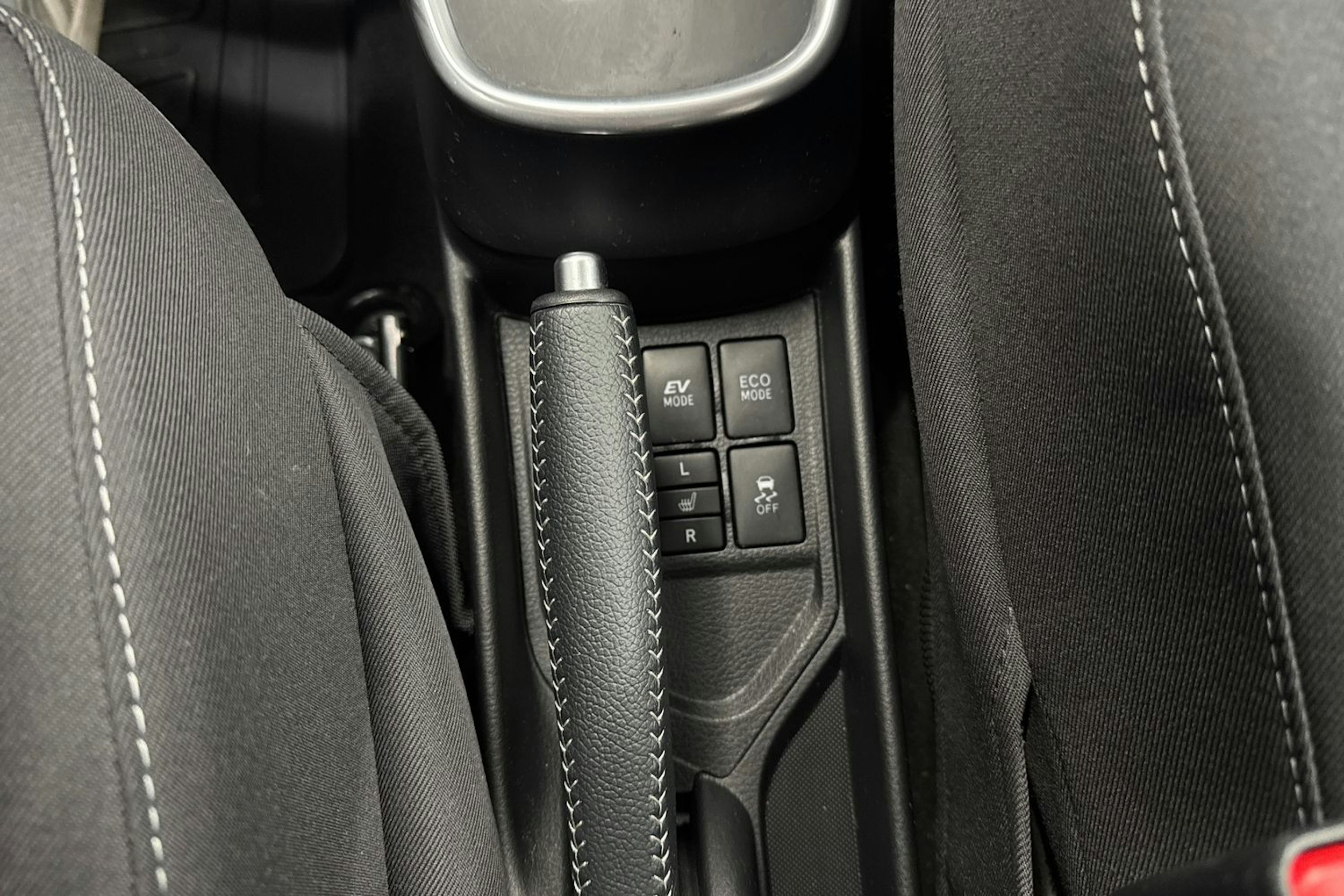 Punainen Toyota Yaris 2018 kuva 22.