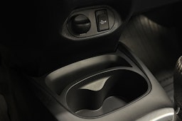 Punainen Toyota Yaris 2018 kuva 23.