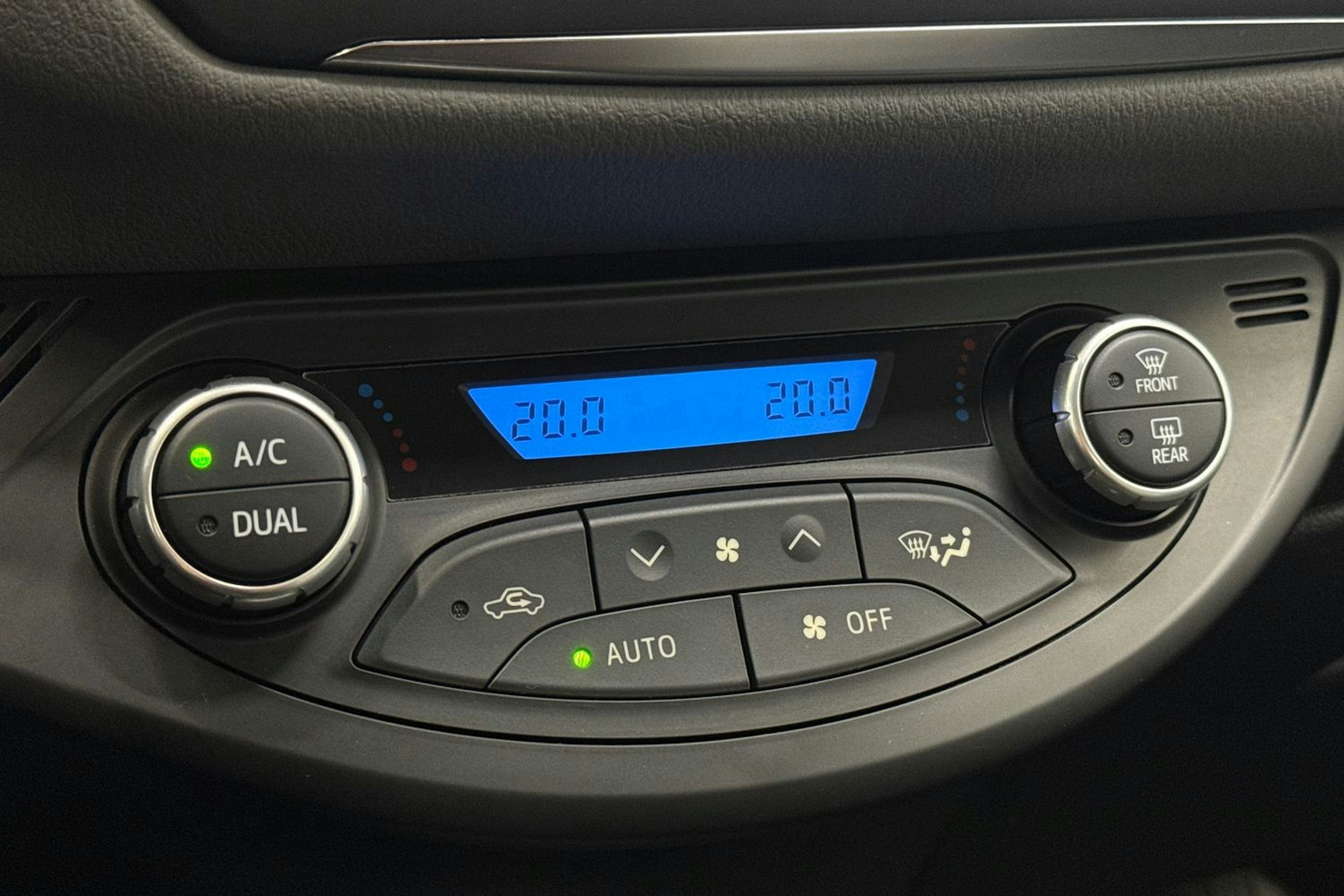 Punainen Toyota Yaris 2018 kuva 24.