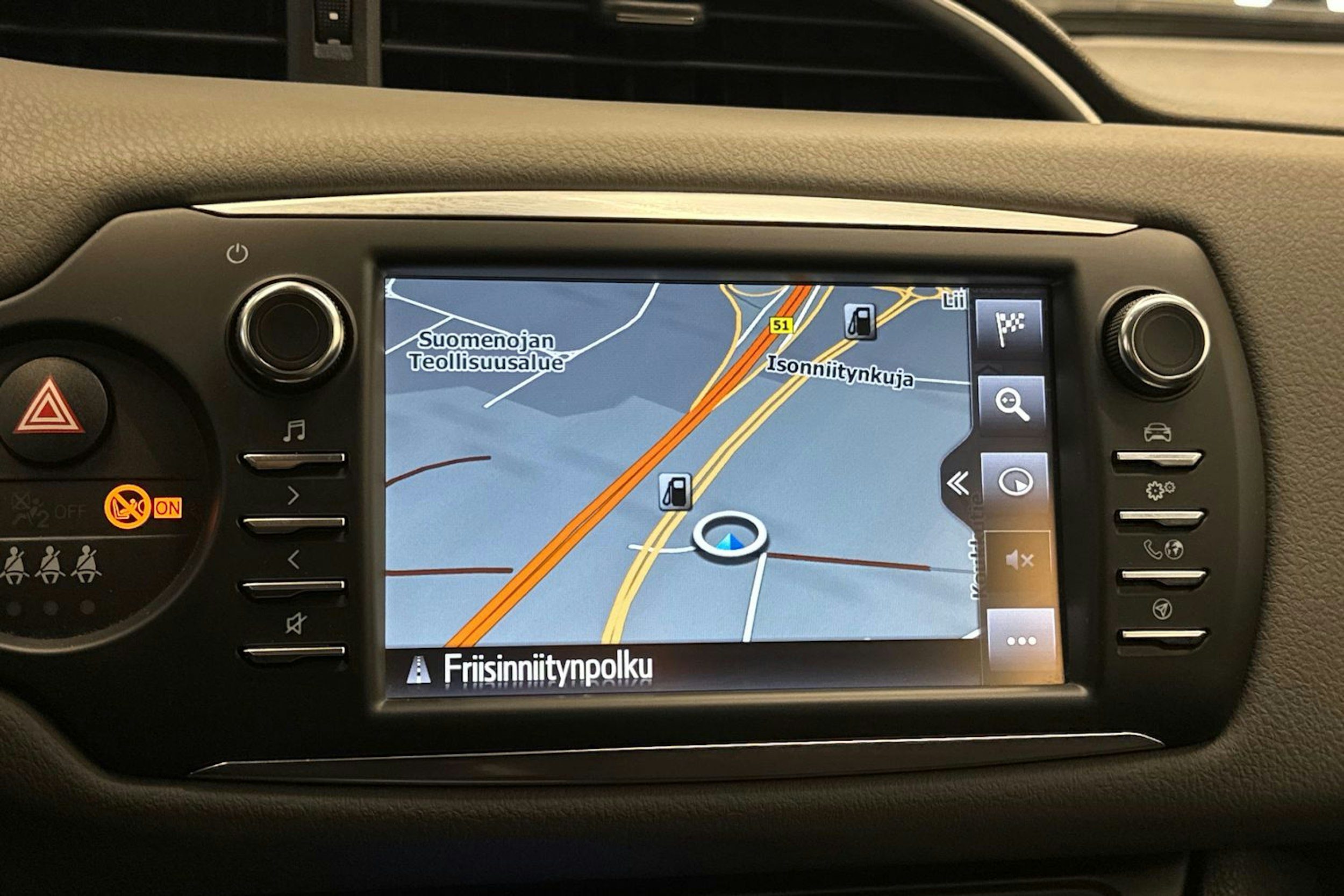 Punainen Toyota Yaris 2018 kuva 31.