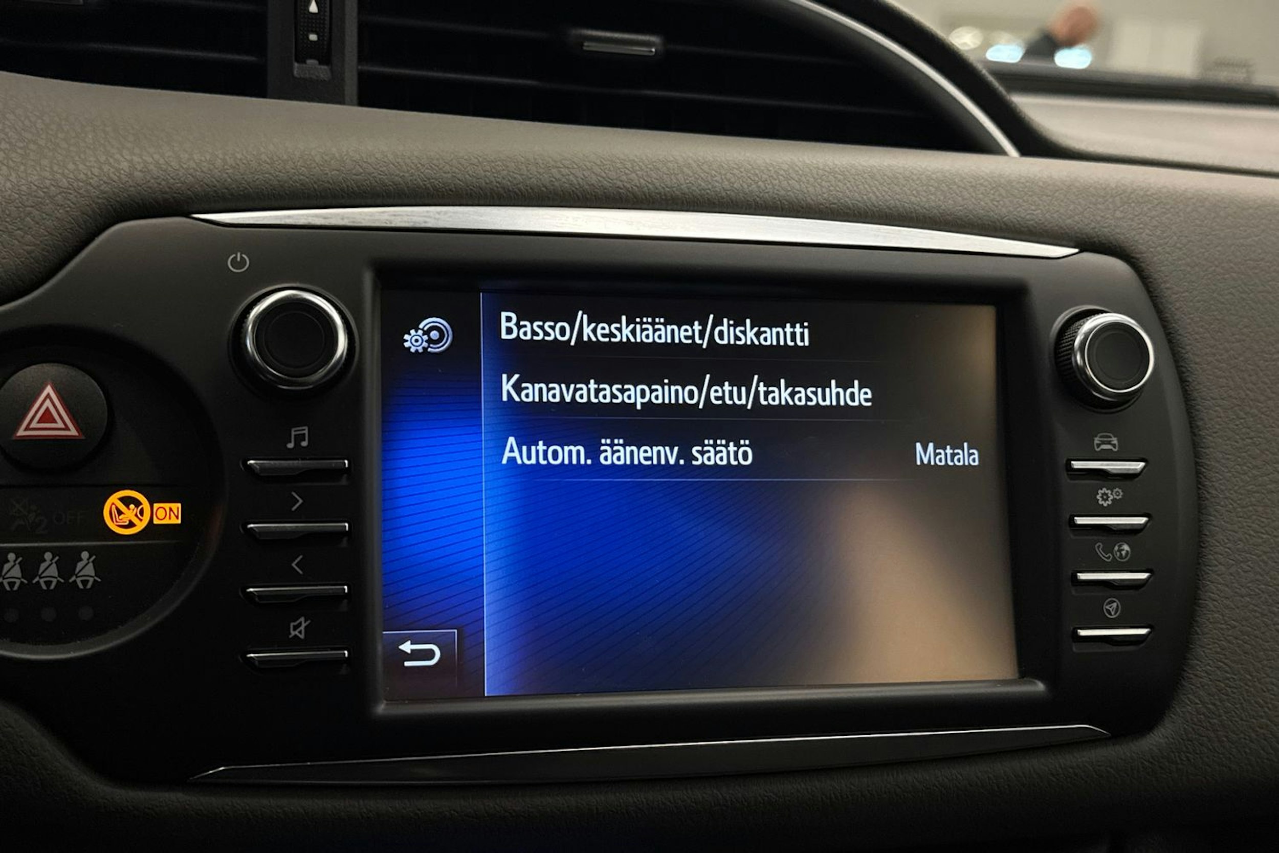 Punainen Toyota Yaris 2018 kuva 32.