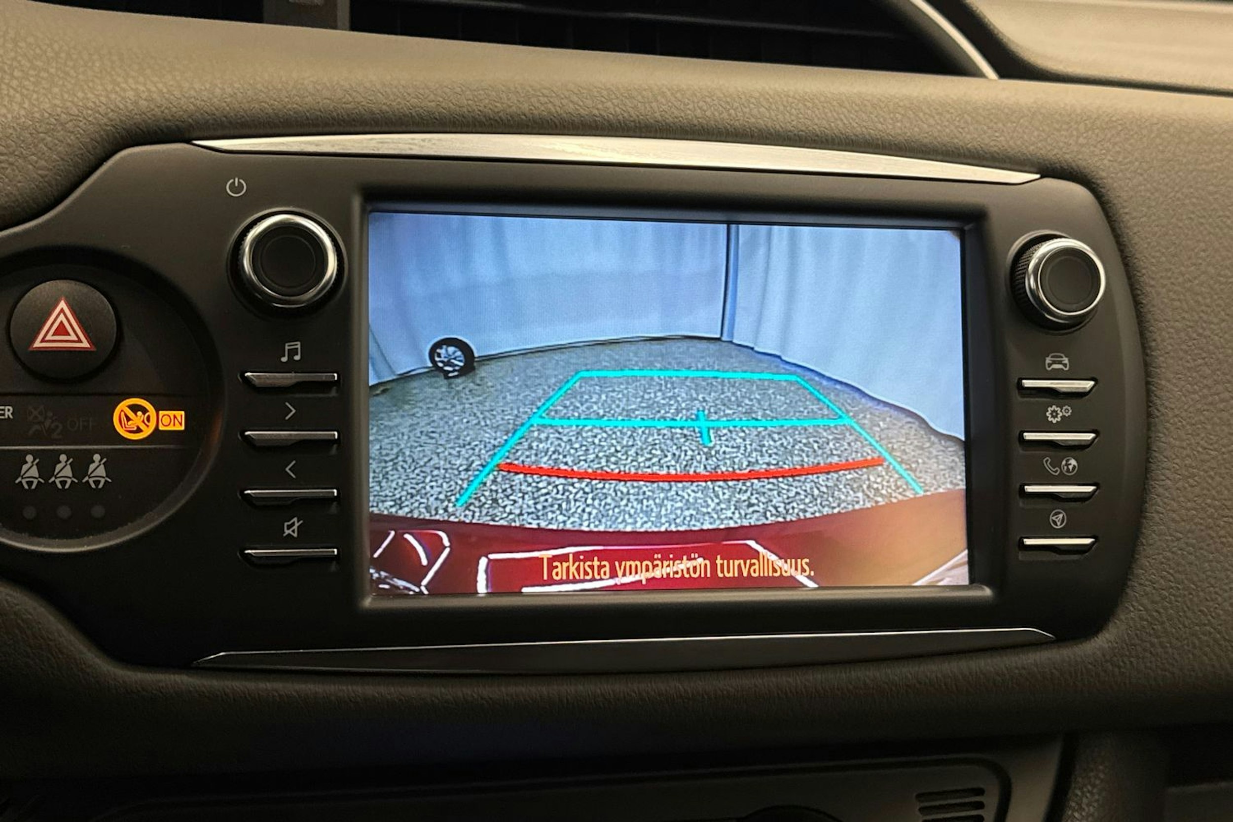 Punainen Toyota Yaris 2018 kuva 33.