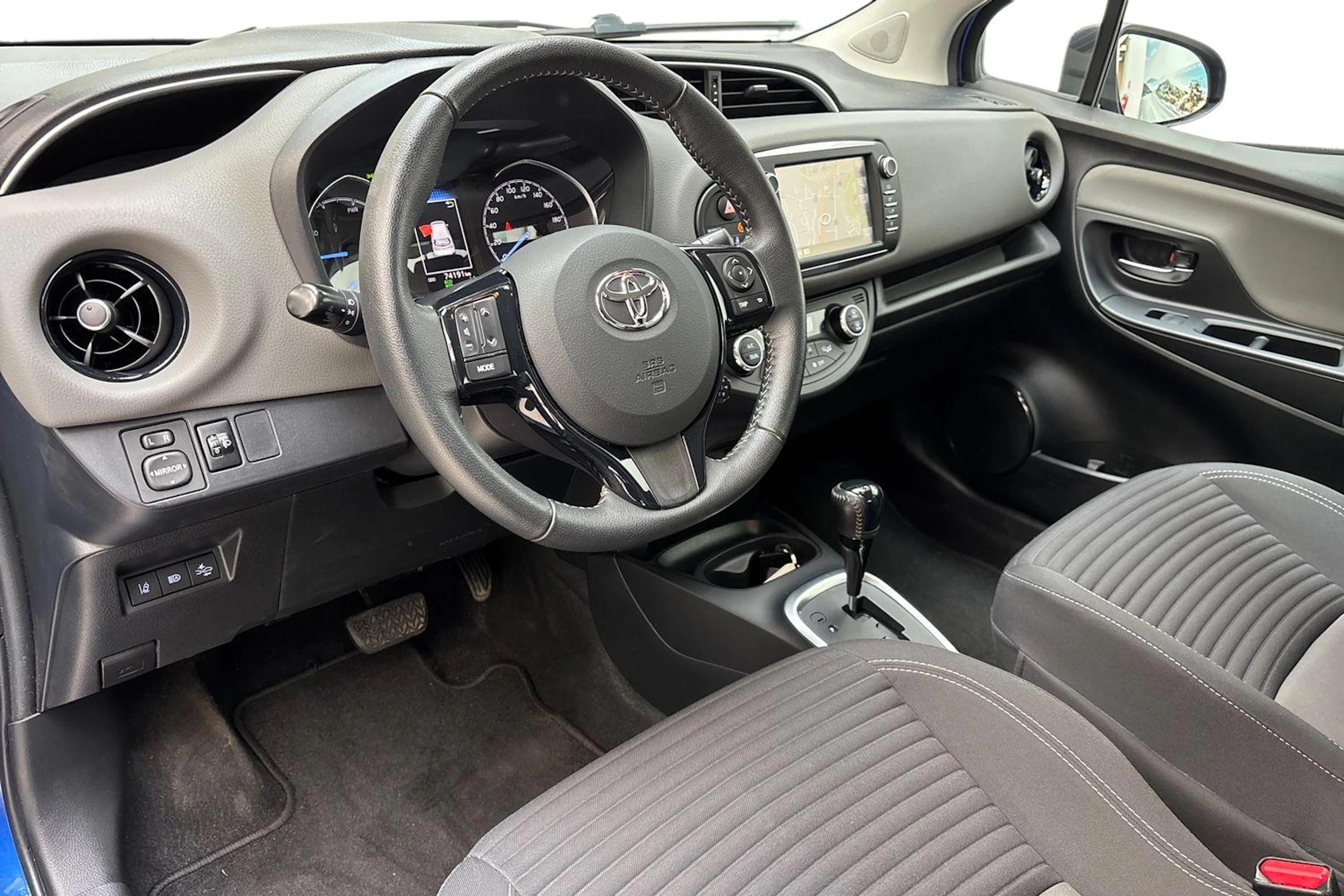 sininen Toyota Yaris 2018 kuva 6.