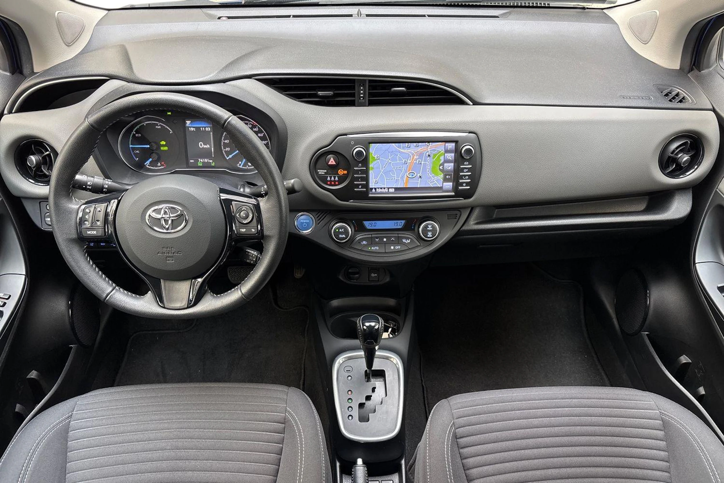 sininen Toyota Yaris 2018 kuva 7.