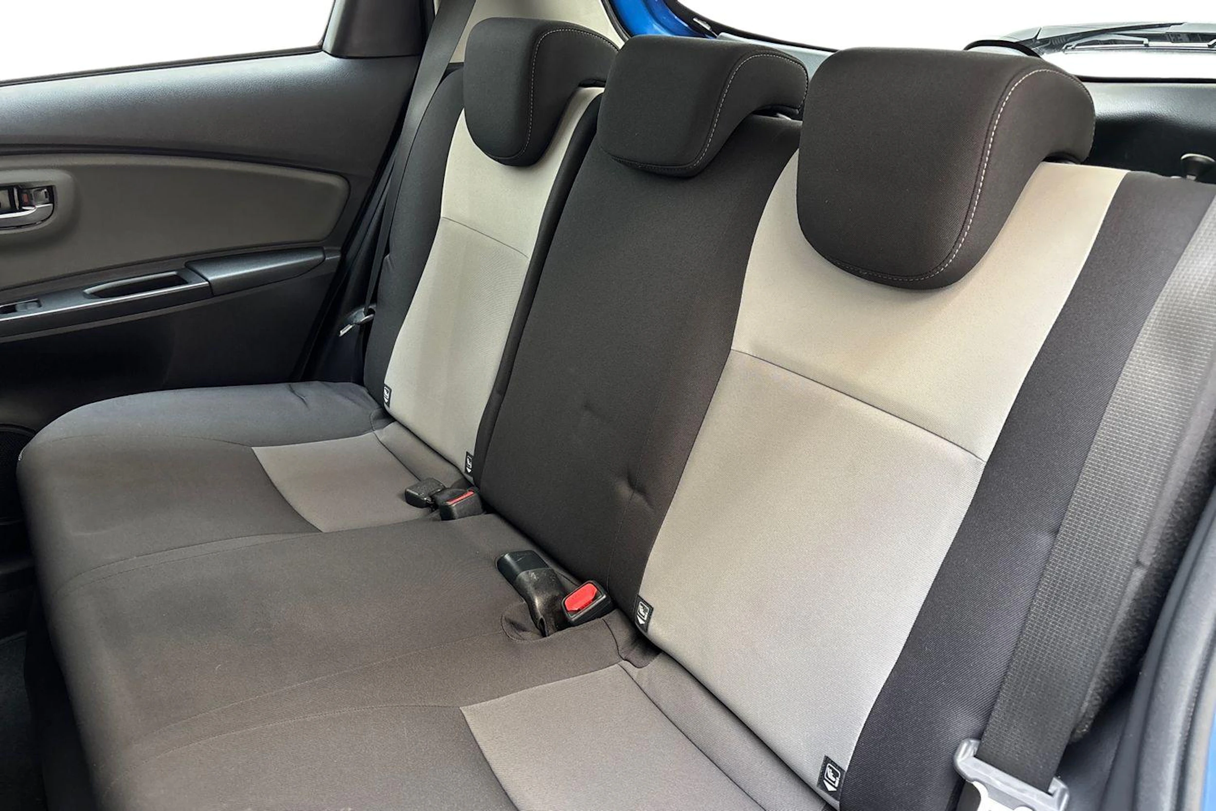 sininen Toyota Yaris 2018 kuva 8.