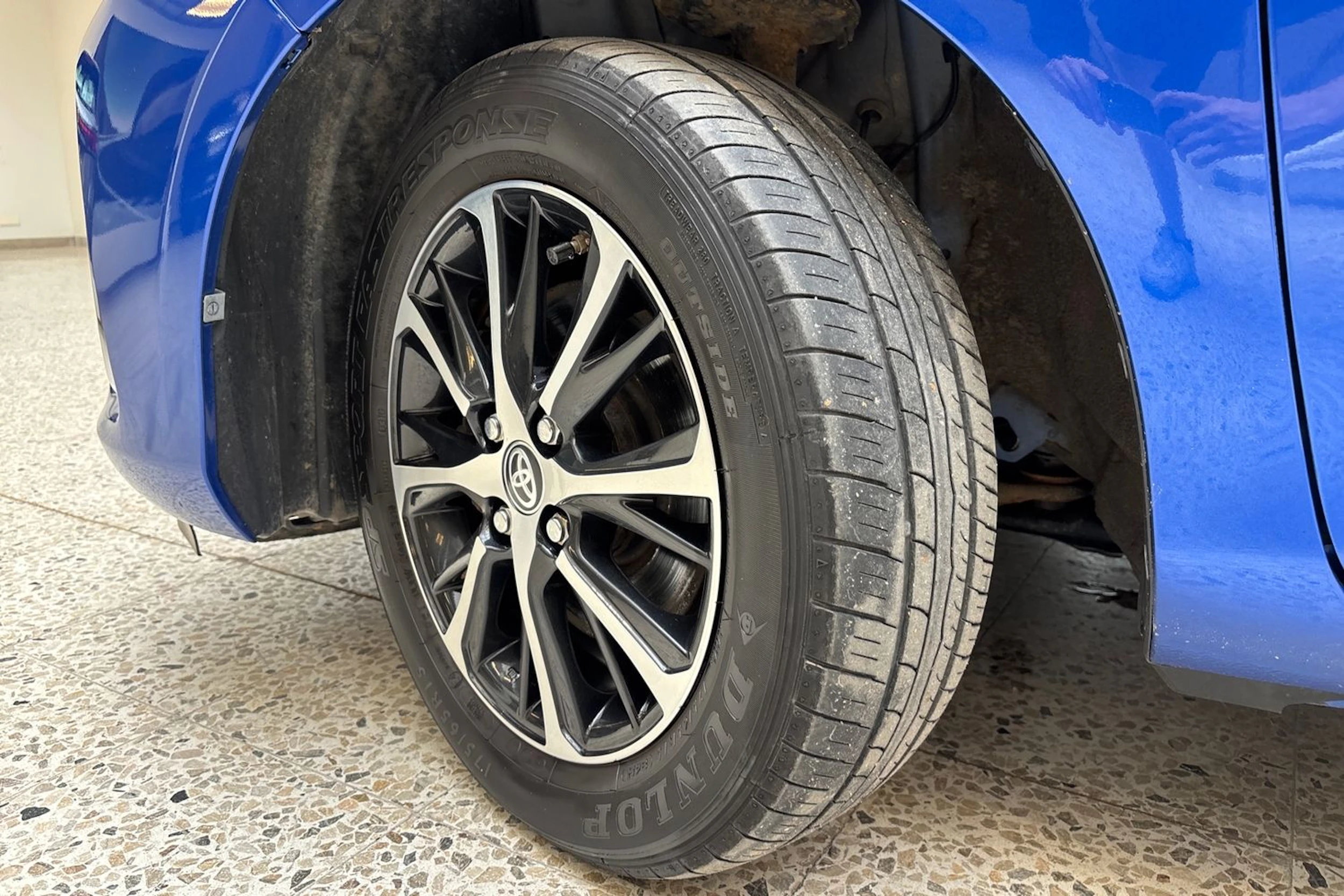 sininen Toyota Yaris 2018 kuva 10.