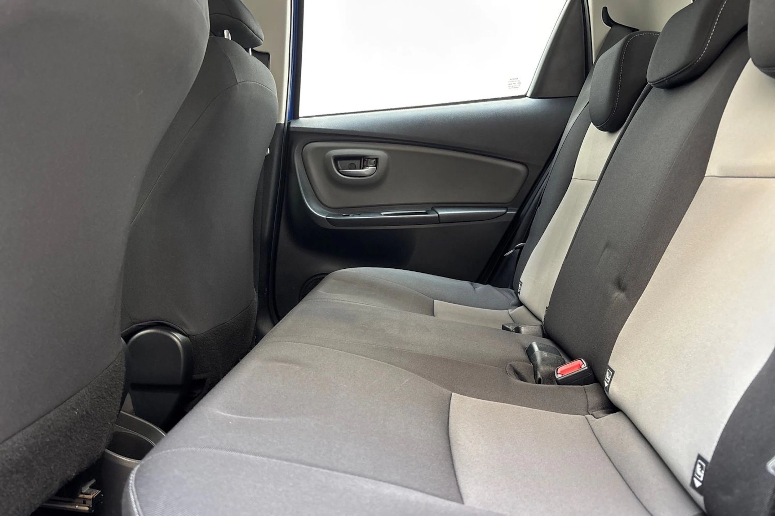 sininen Toyota Yaris 2018 kuva 13.