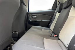 sininen Toyota Yaris 2018 kuva 13.
