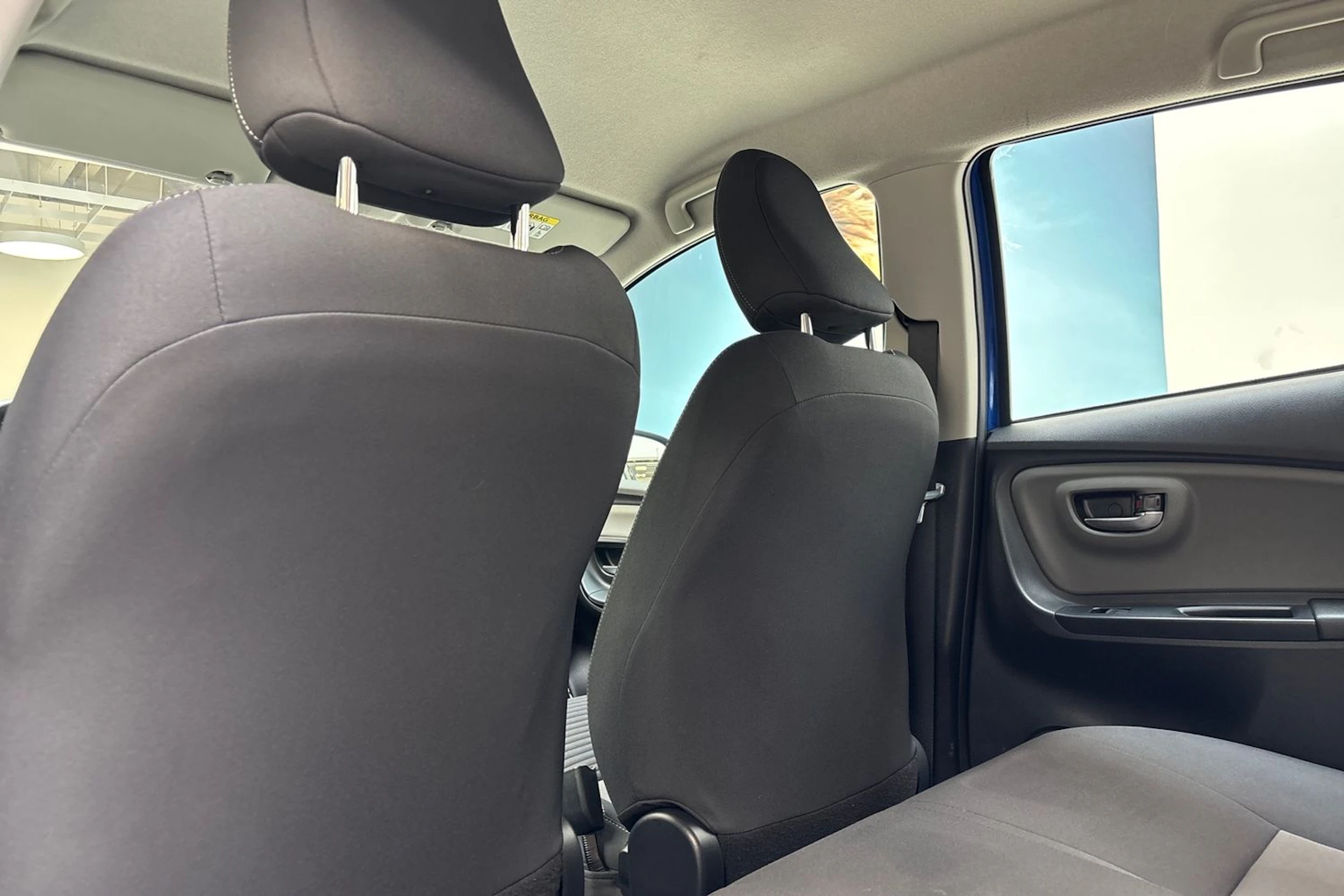 sininen Toyota Yaris 2018 kuva 14.