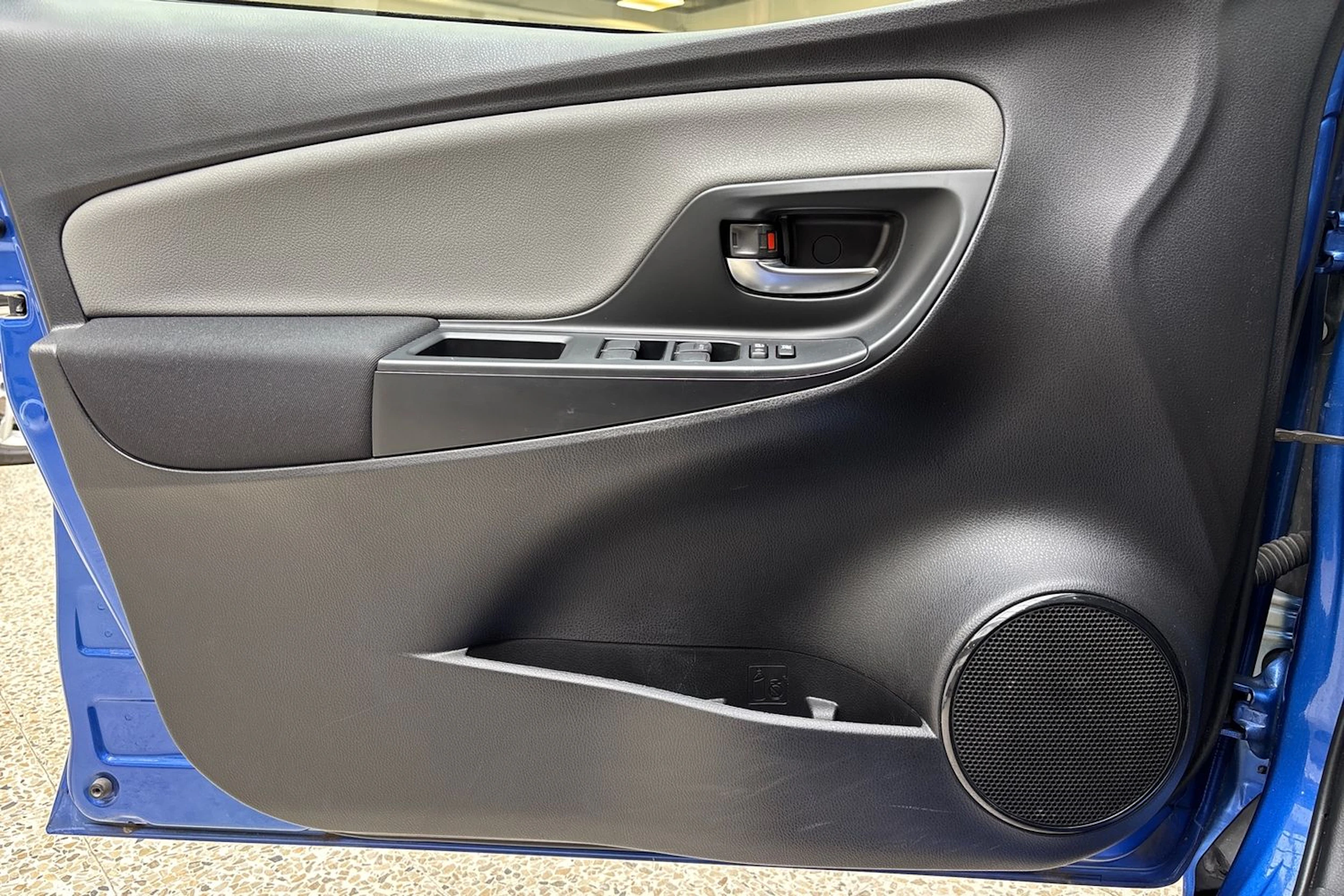 sininen Toyota Yaris 2018 kuva 15.