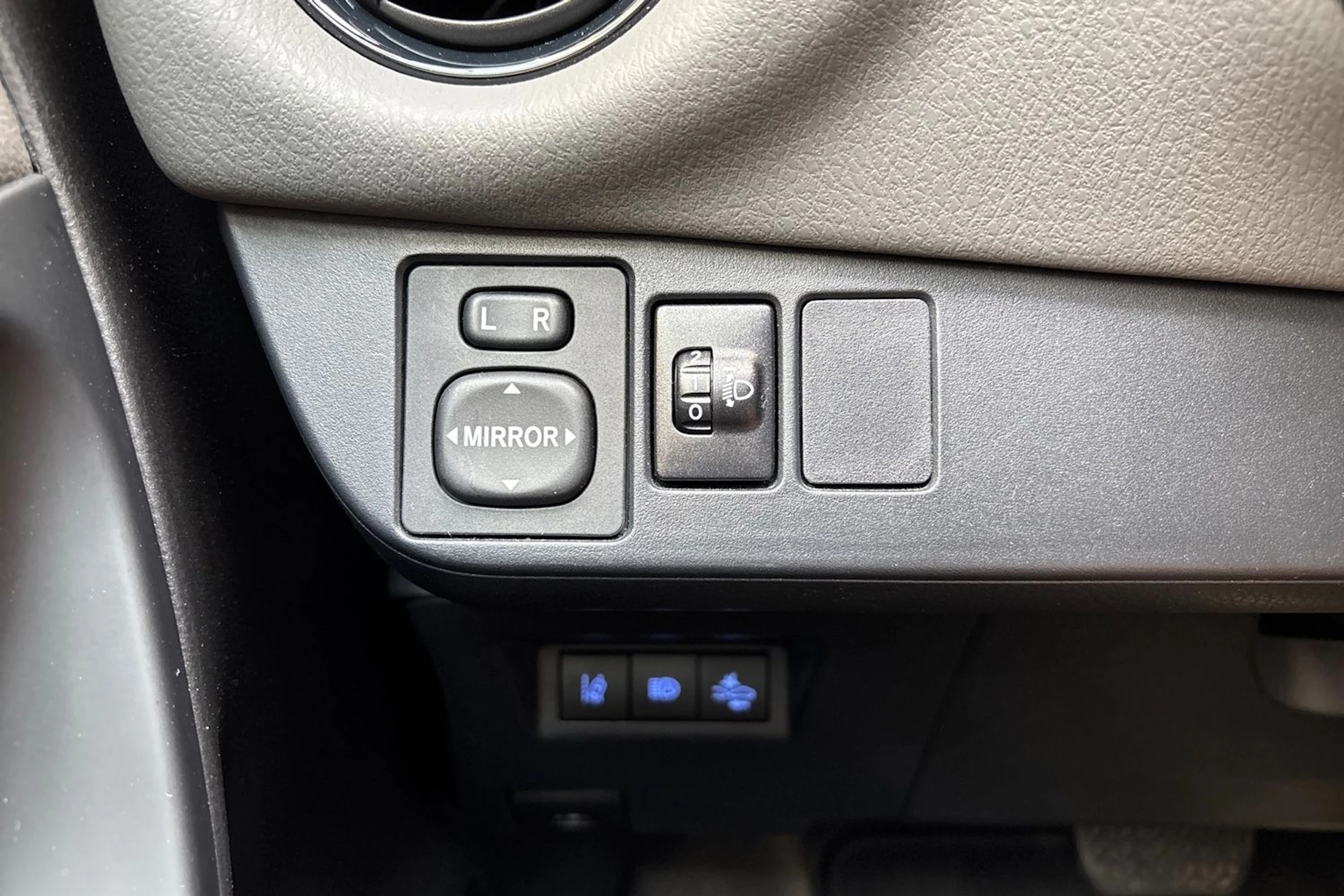 sininen Toyota Yaris 2018 kuva 16.