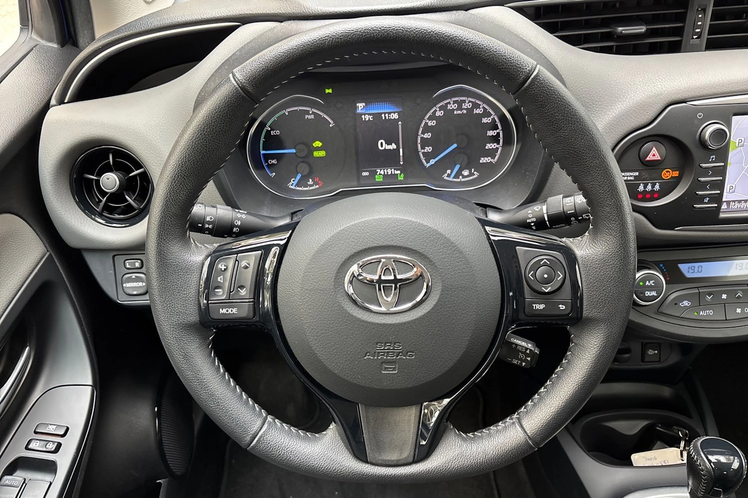 sininen Toyota Yaris 2018 kuva 18.