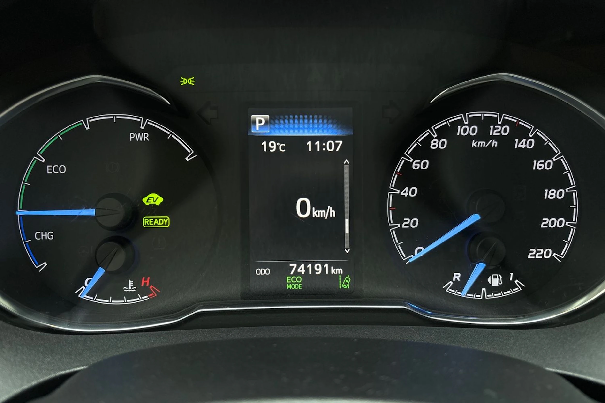sininen Toyota Yaris 2018 kuva 19.