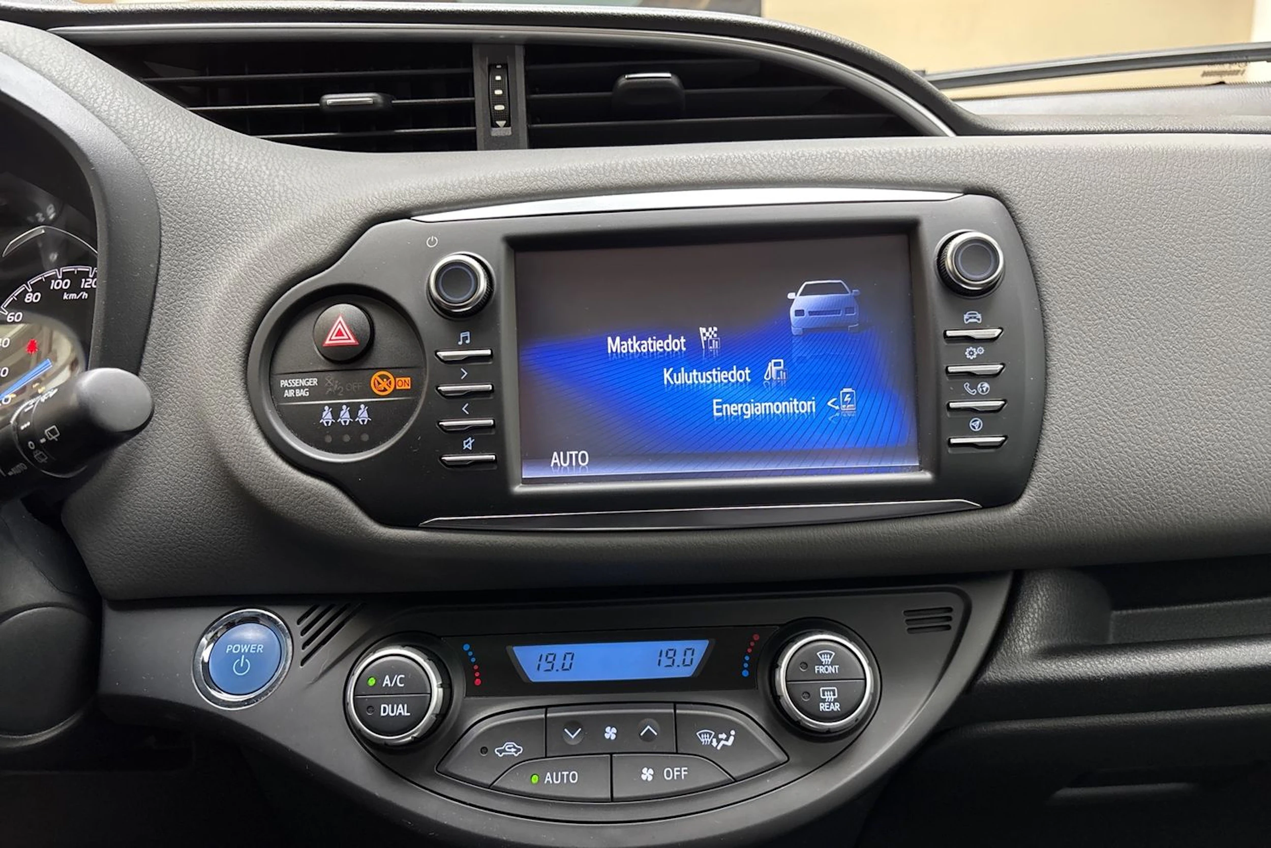 sininen Toyota Yaris 2018 kuva 23.
