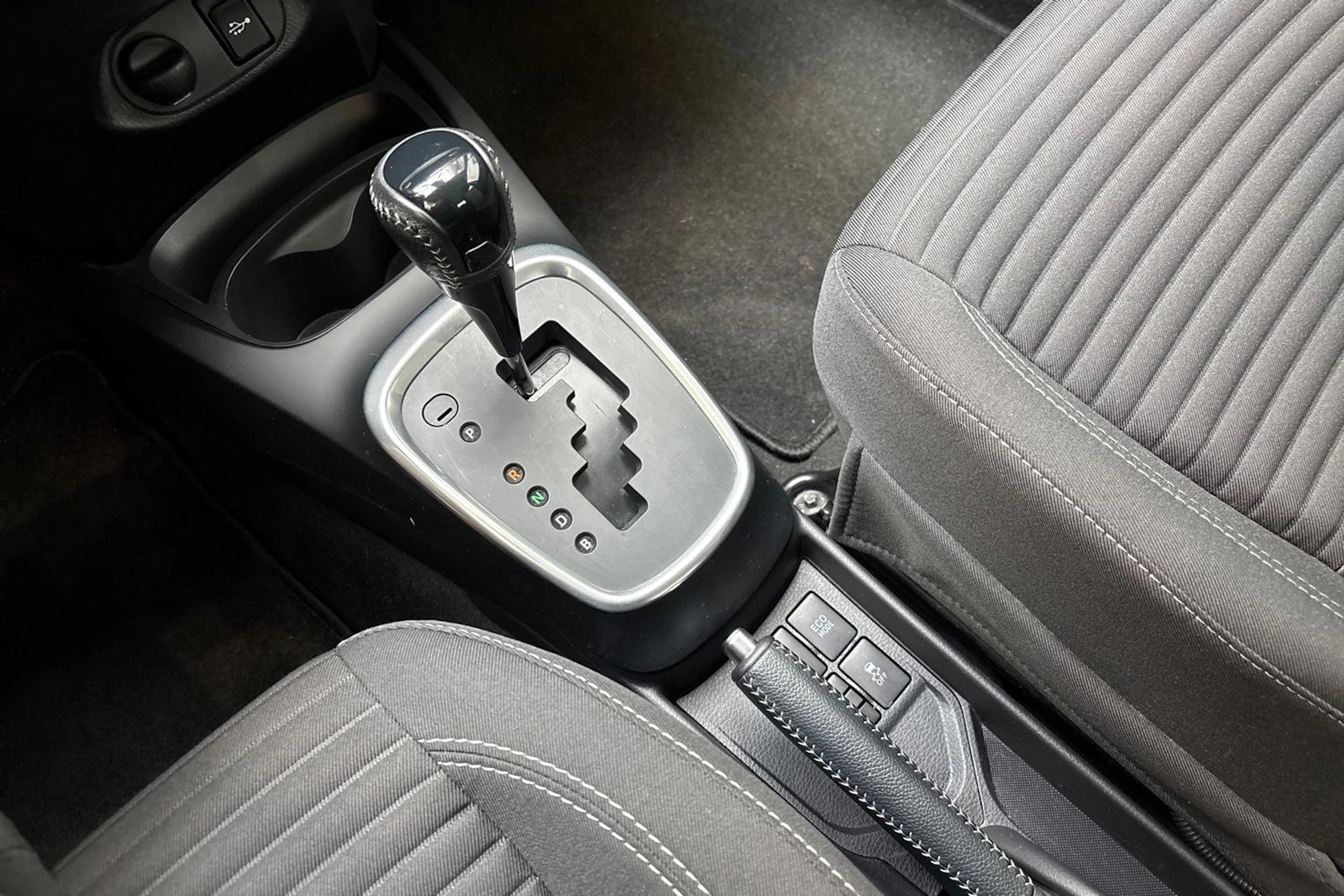 sininen Toyota Yaris 2018 kuva 24.