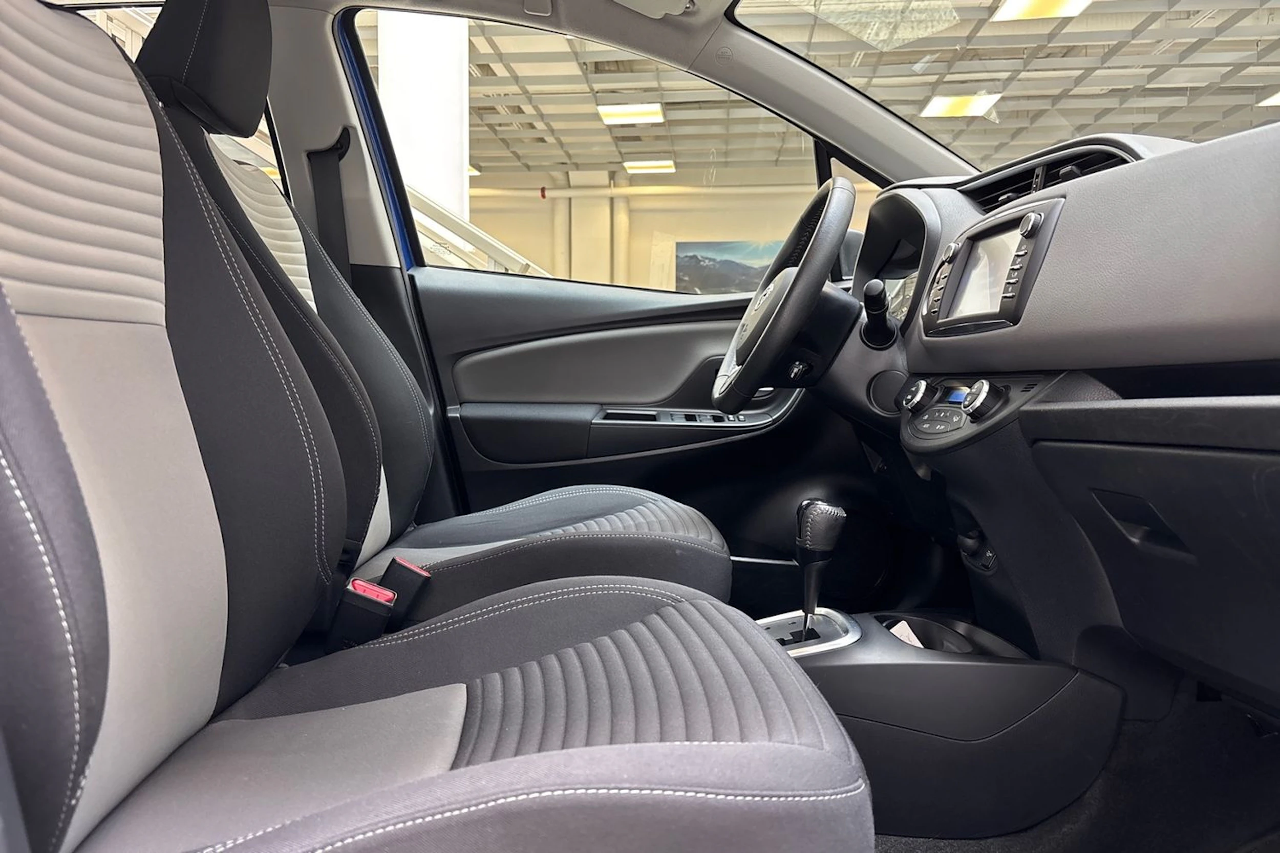 sininen Toyota Yaris 2018 kuva 26.