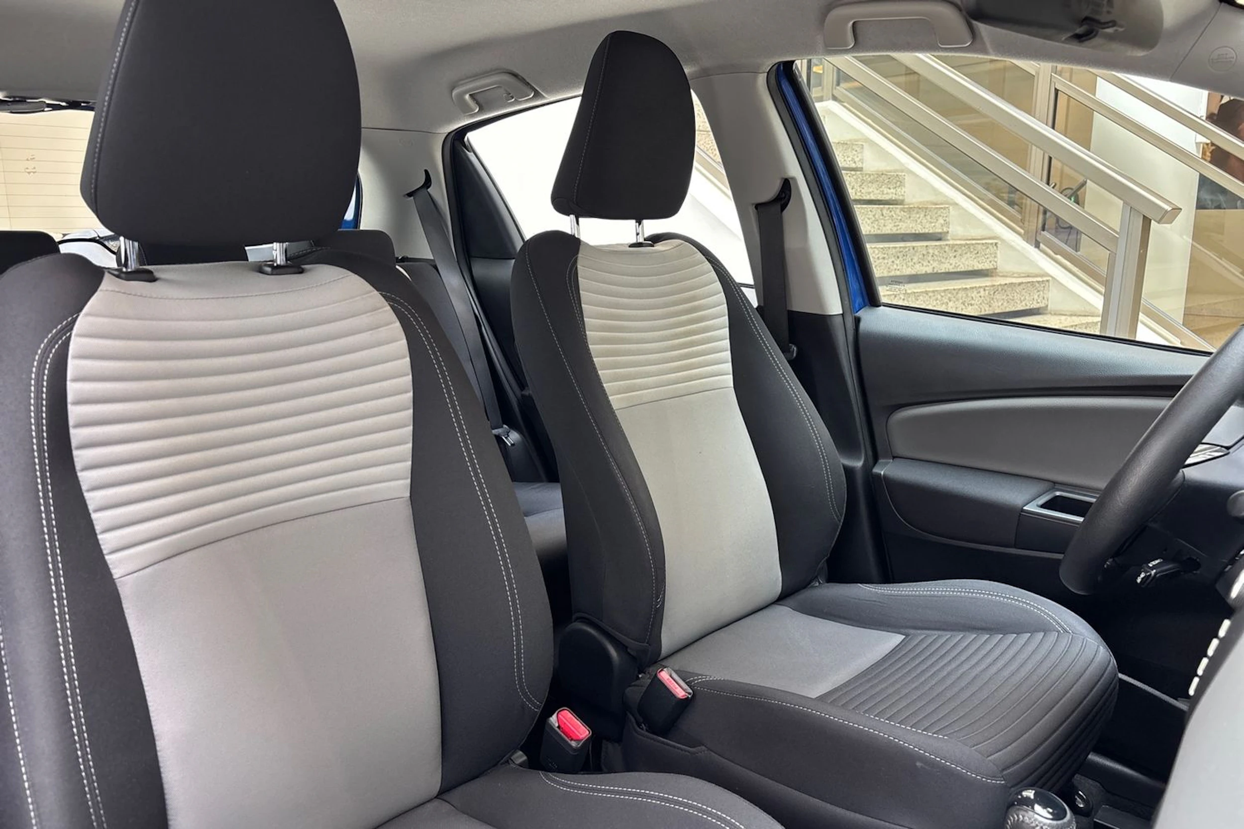 sininen Toyota Yaris 2018 kuva 27.