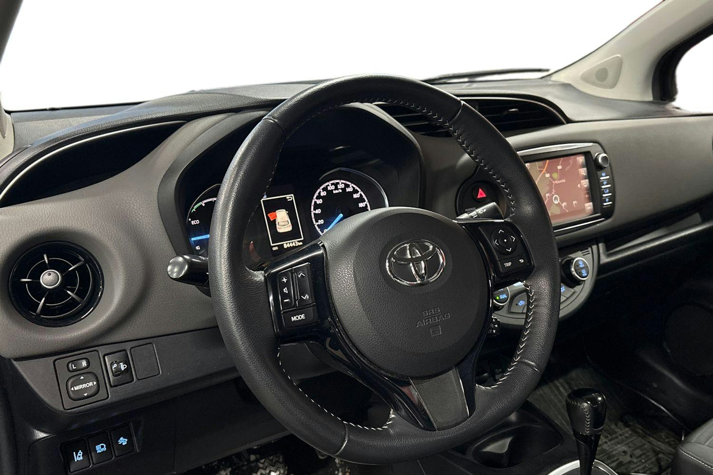 musta Toyota Yaris 2018 kuva 3.