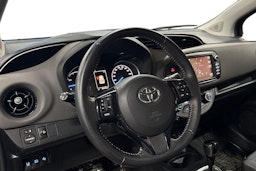 musta Toyota Yaris 2018 kuva 3.