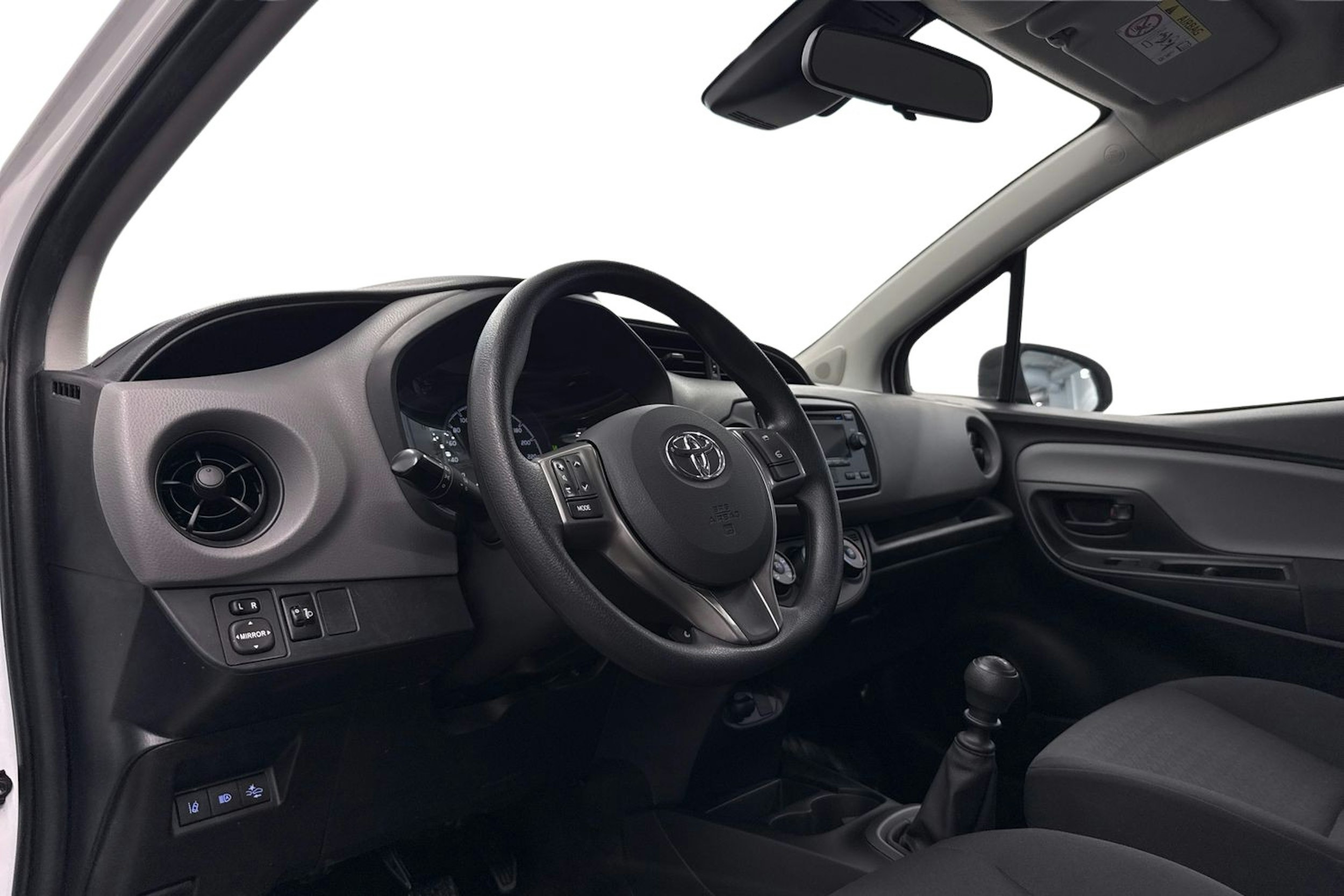 Valkoinen Toyota Yaris 2018 kuva 7.