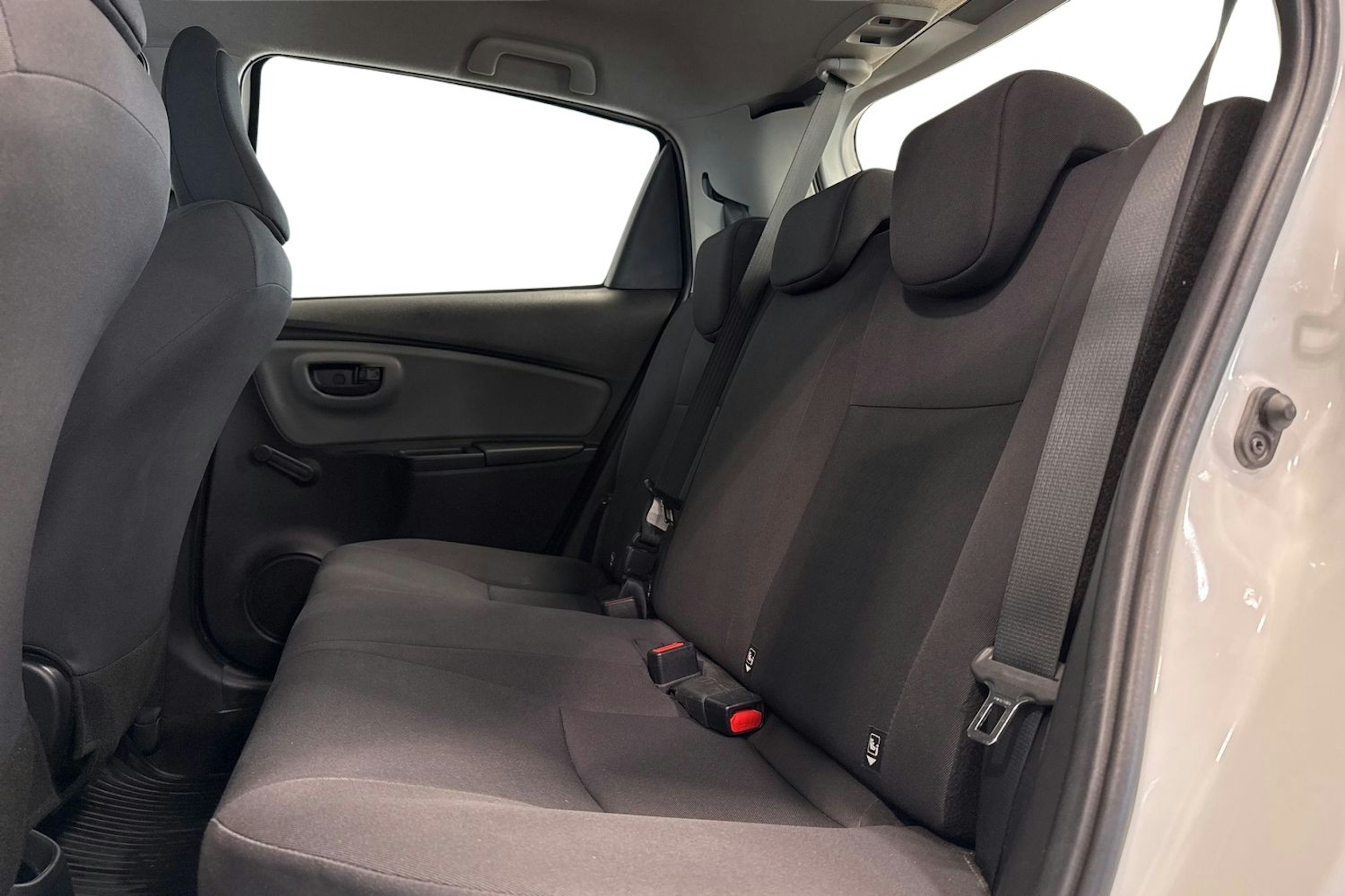 Valkoinen Toyota Yaris 2018 kuva 10.