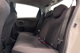 Valkoinen Toyota Yaris 2018 kuva 10.