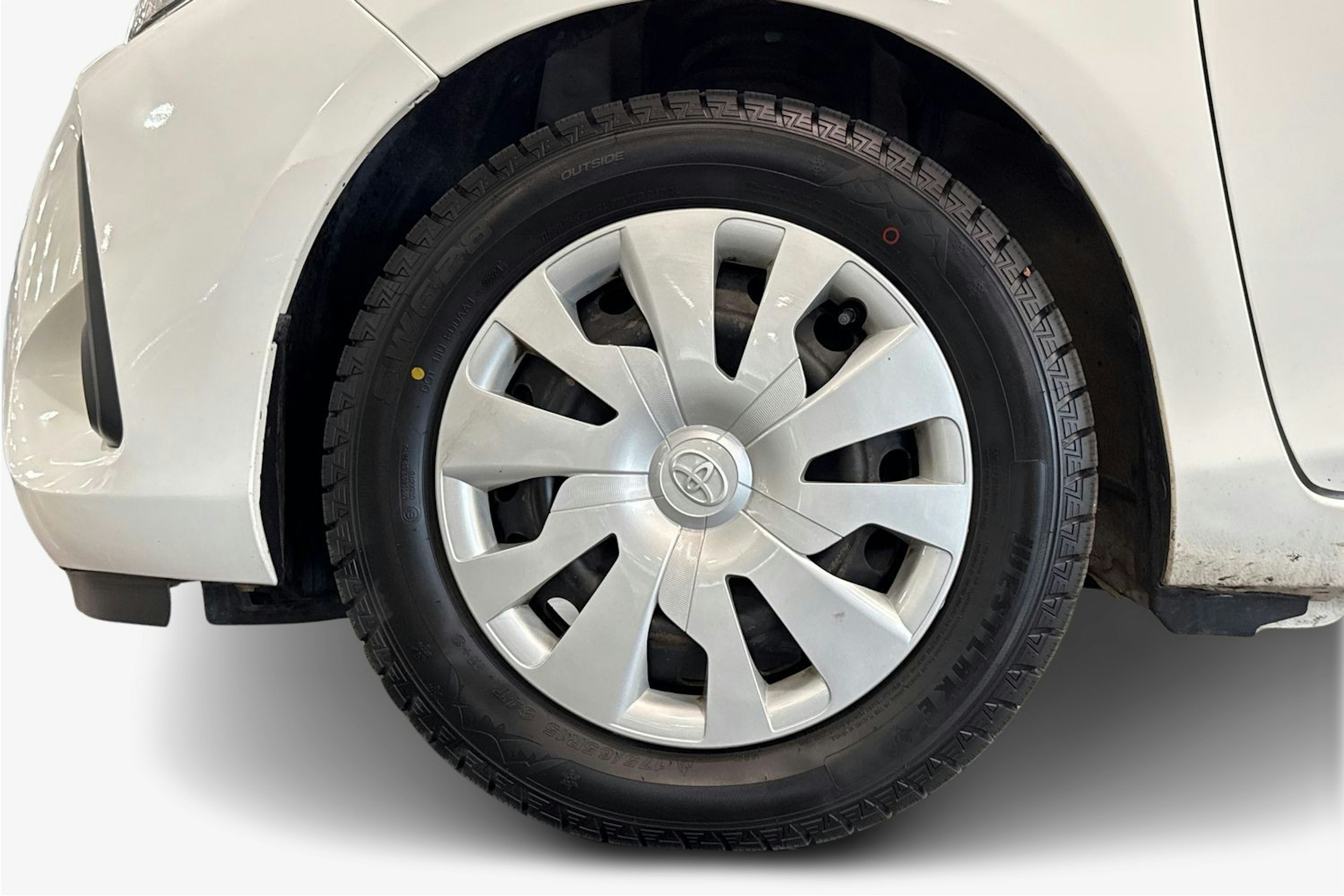 Valkoinen Toyota Yaris 2018 kuva 11.