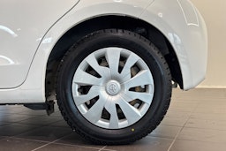 Valkoinen Toyota Yaris 2018 kuva 13.