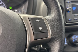 Valkoinen Toyota Yaris 2018 kuva 17.