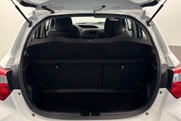 Valkoinen Toyota Yaris 2018 kuva 23.