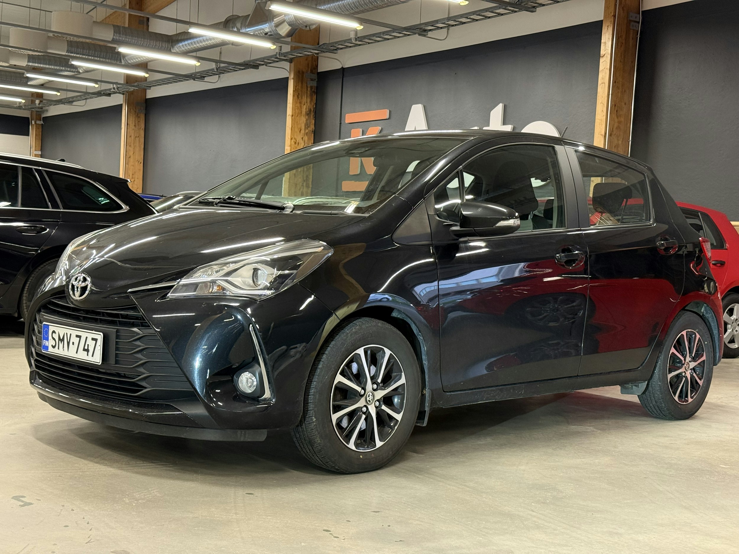 musta Toyota Yaris 2018 kuva 2.