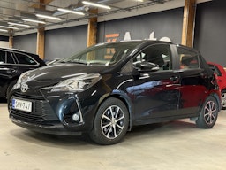 musta Toyota Yaris 2018 kuva 2.