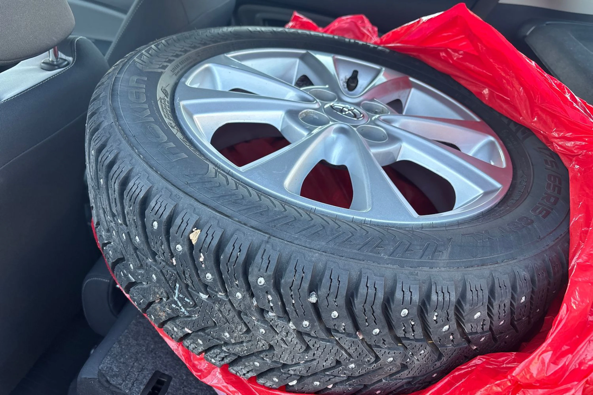 punainen Toyota Yaris 2018 kuva 4.