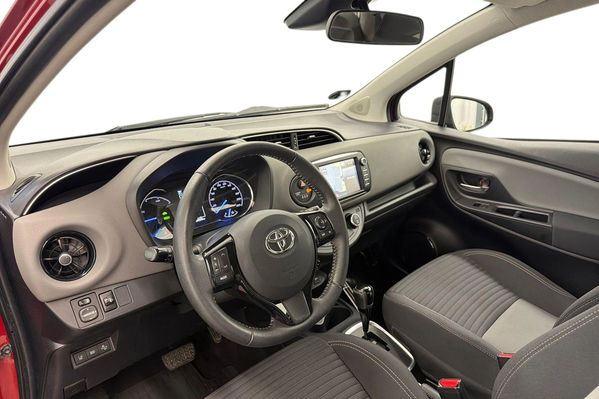 punainen Toyota Yaris 2018 kuva 6.