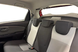 punainen Toyota Yaris 2018 kuva 8.