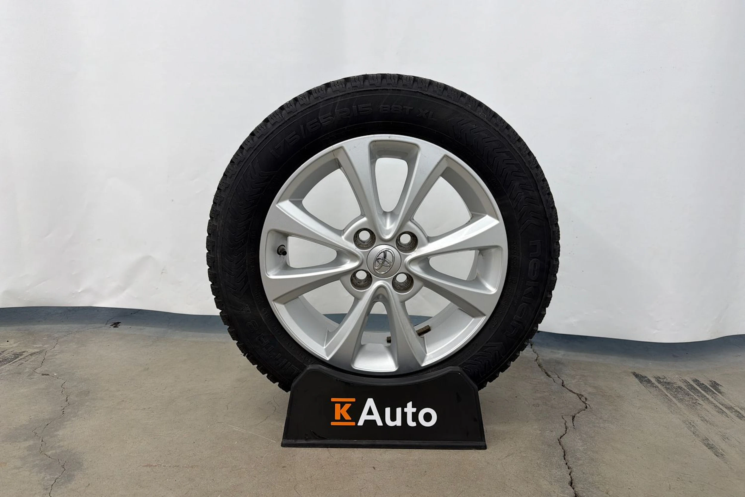 punainen Toyota Yaris 2018 kuva 11.