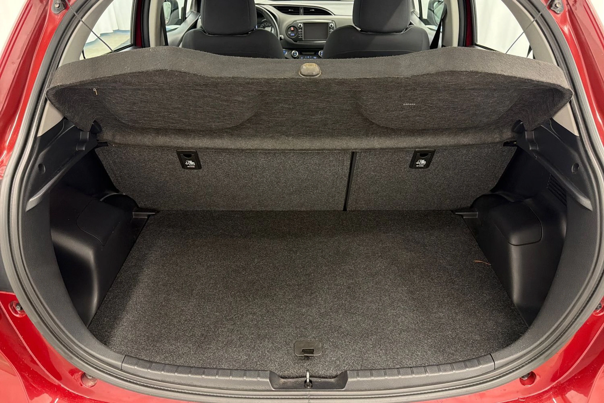 punainen Toyota Yaris 2018 kuva 13.