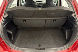 punainen Toyota Yaris 2018 kuva 13.